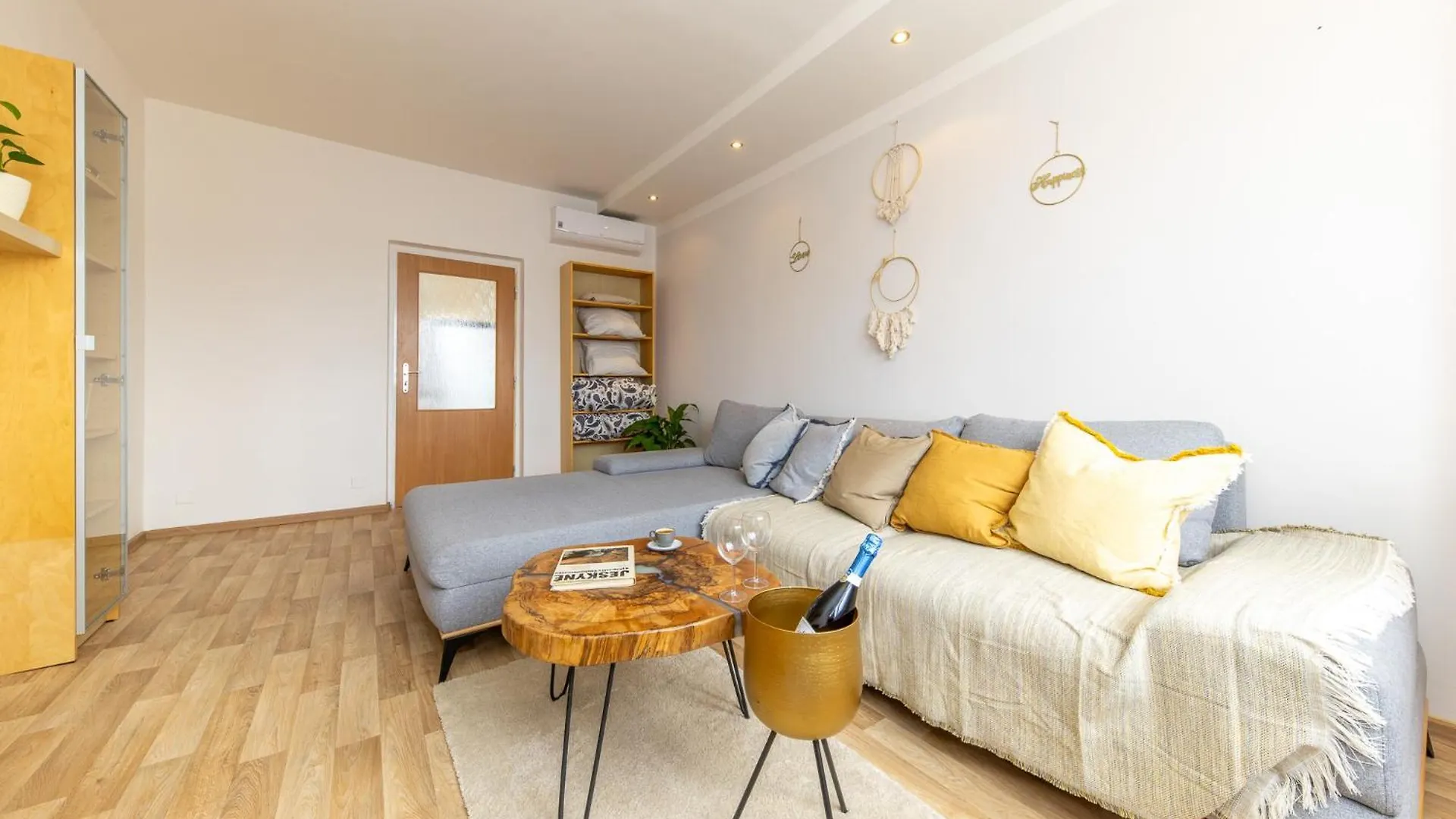 Rooftop Flower Power Apartmant Брно Апартаменты