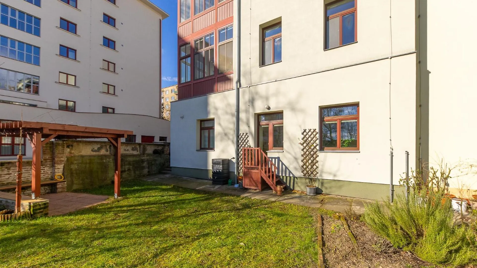 Rooftop Flower Power Apartmant Brno Apartment