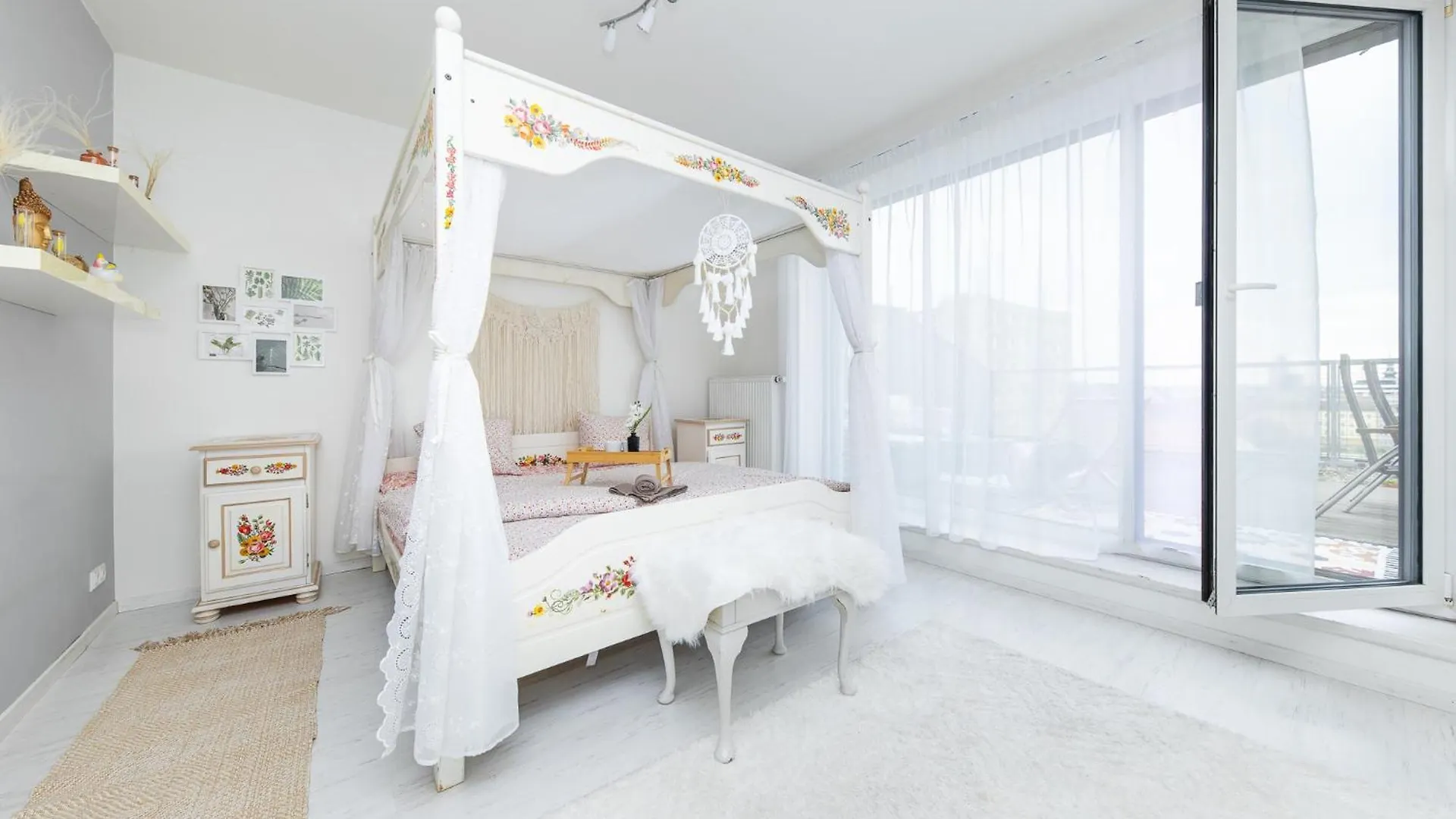 Rooftop Flower Power Apartmant Brno 0*,  República Checa