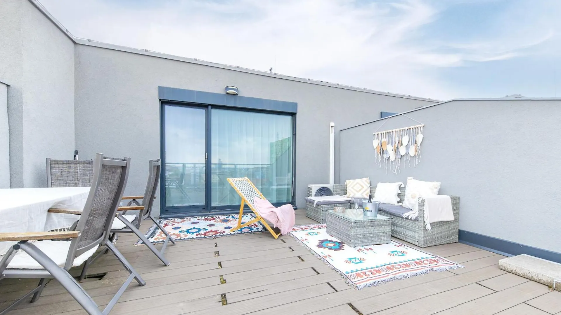 Rooftop Flower Power Apartmant Brünn