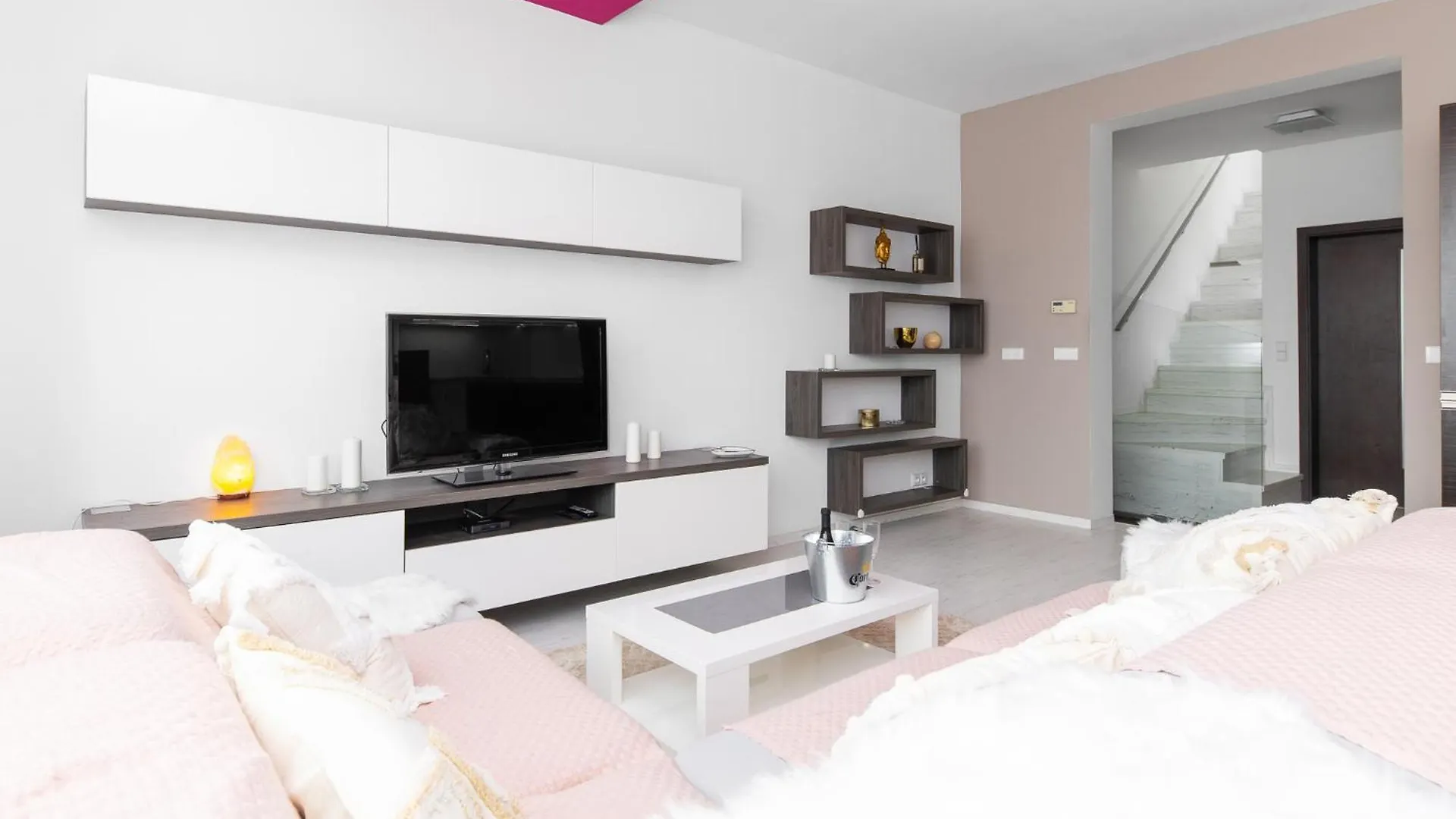 Rooftop Flower Power Apartmant Brno Apartment